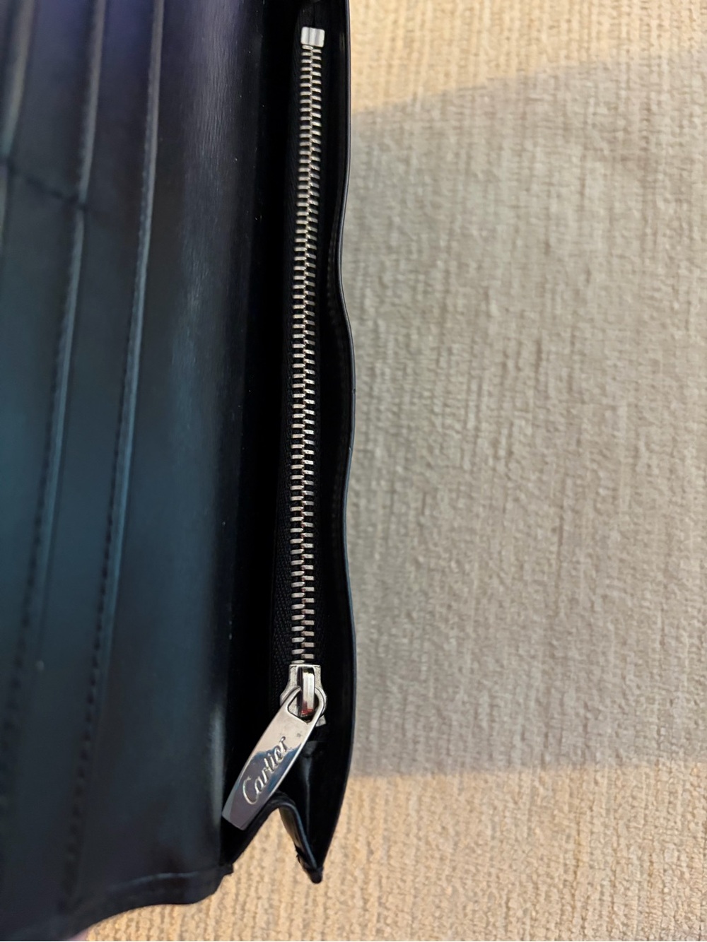 Classic Black Leather Womans Cartier Wallet with Silver Logo - Picture 4 of 8